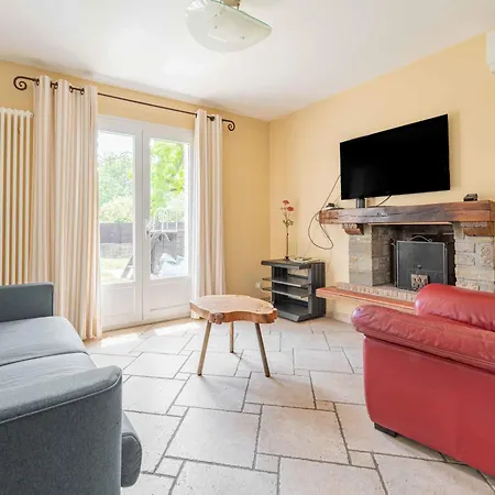 Casa de Férias Air-conditioned House With Pool Sleeps 6 *